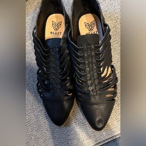 Beast Fashion Sandals Size 8